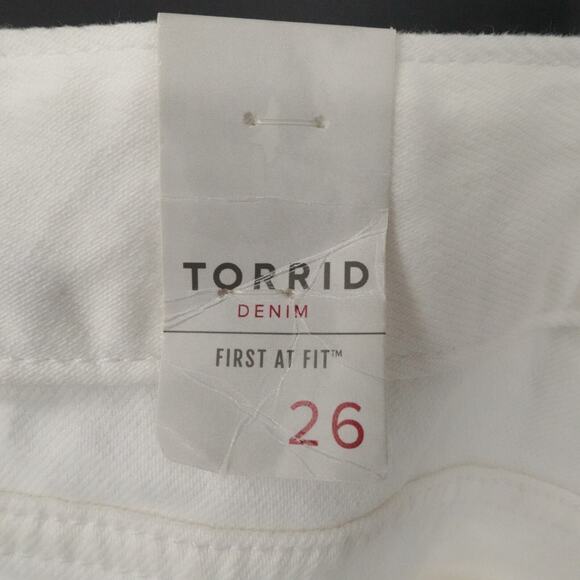 Torrid Shorts Women 26 White Denim Button Fly Raw Hem Distressed Cut Off Summer - Picture 6 of 14